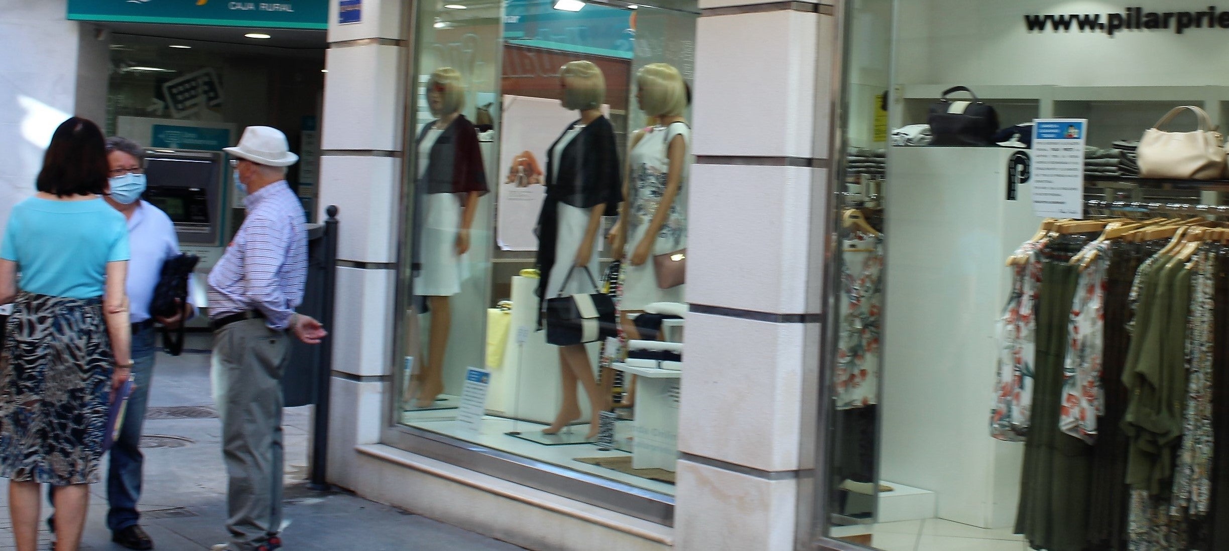 El Consistorio permite a los comercios sacar sus complementos a la calle