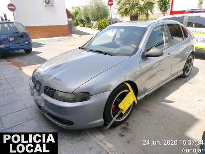 La Policía Local intercepta a un conductor sin carné de conducir tras pérdida de los puntos