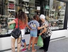El colectivo de mujeres empresarias pide a la ciudadanía que consuma en el comercio local