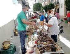 Regresa con gran aceptación el mercadillo de antigüedades