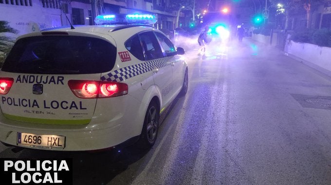 Investigado un individuo en Andújar por arrojar una sustancia deslizante en la vía y provocar un accidente