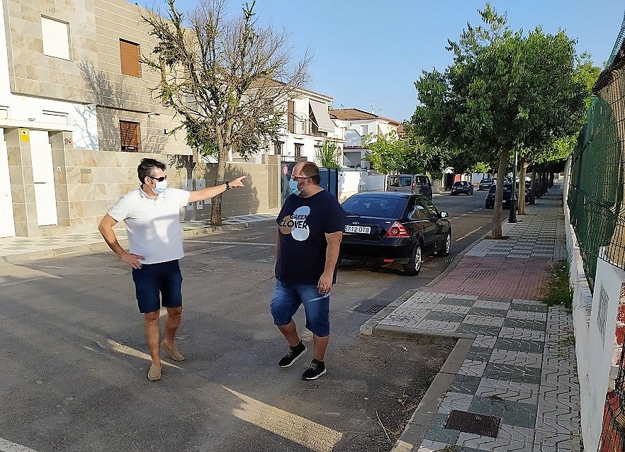 Un colectivo pide mejoras en la zona de la piscina cubierta