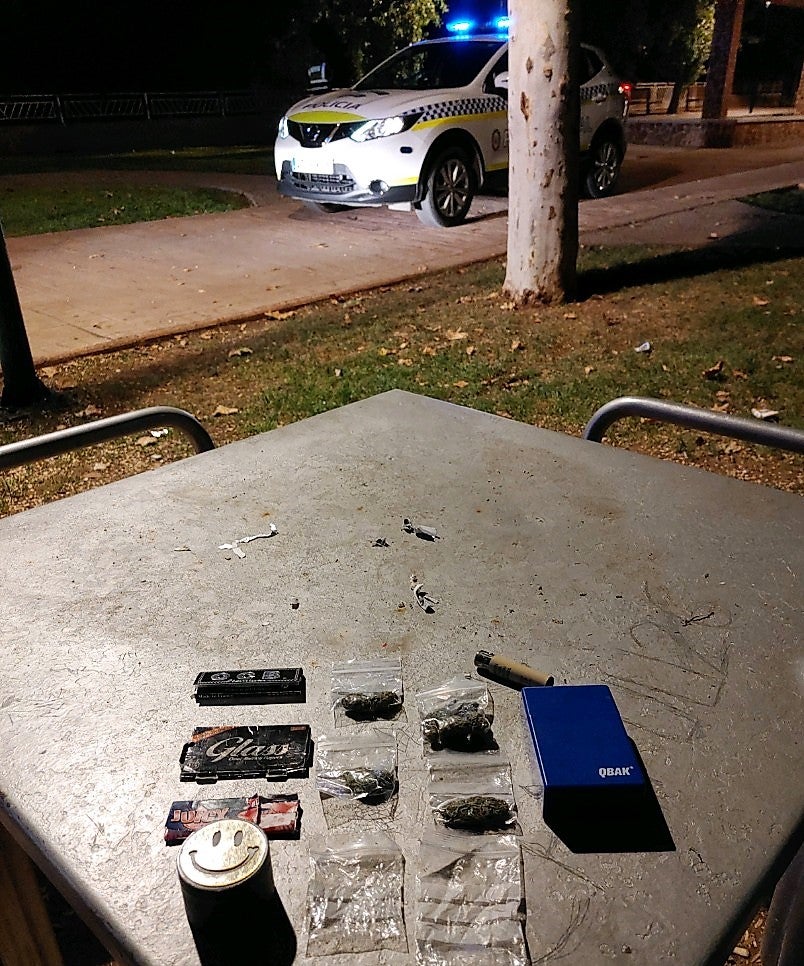 La Policía incauta en el parque de Las Vistillas sustancias y estupefacientes