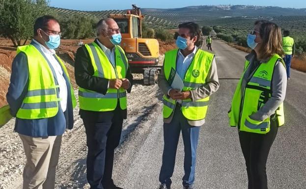 Fomento refuerza el firme y mejora los sistemas de drenaje de la A-305 en Porcuna