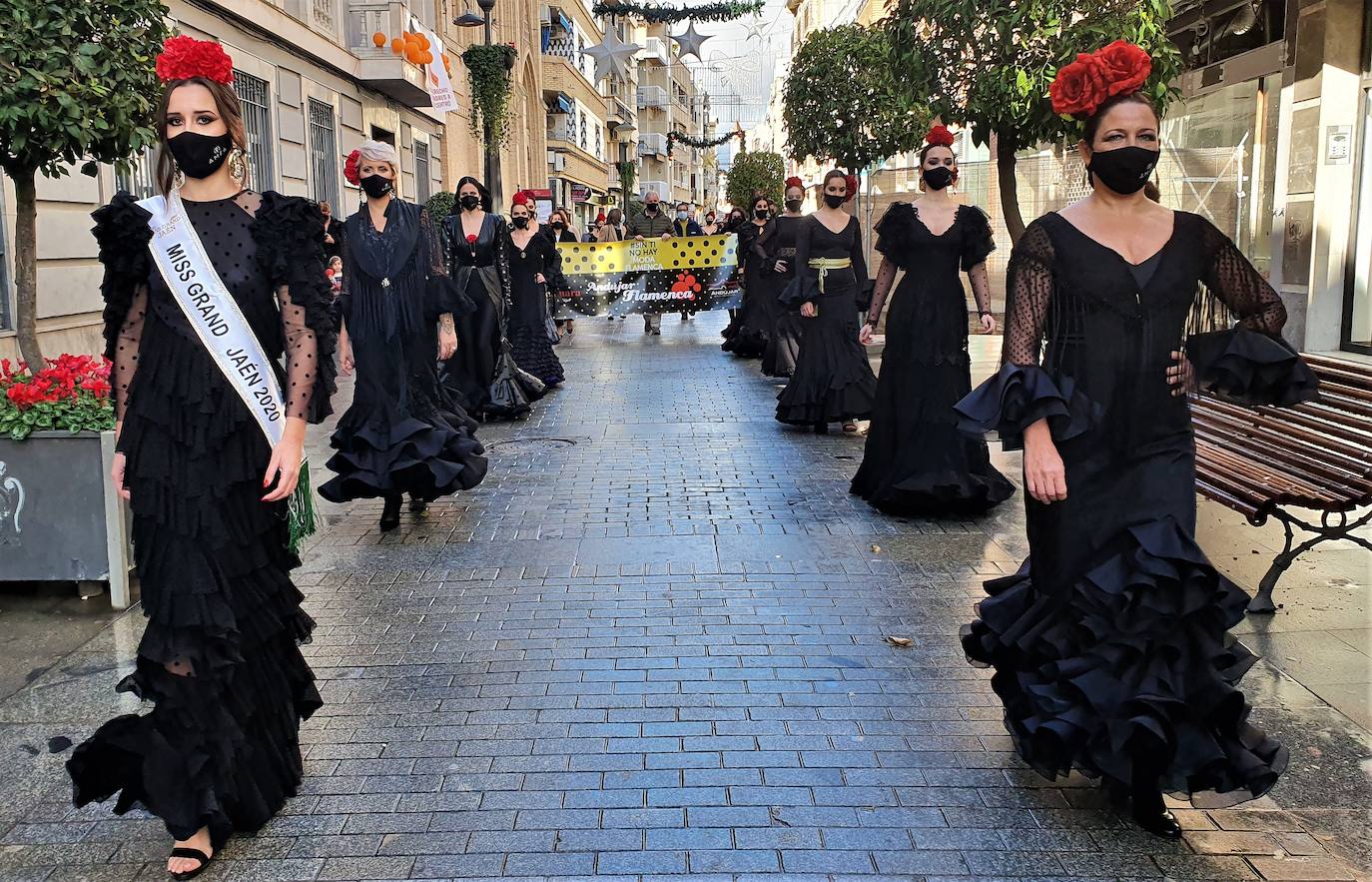El sector de la moda flamenca clama por ayudas en un marcha por las calles de Andújar