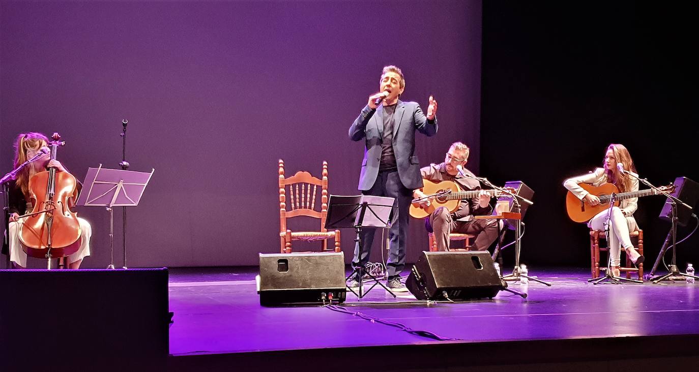 Juan Valderrama funde flamenco y poesía rescatando a los grandes de ambas facetas
