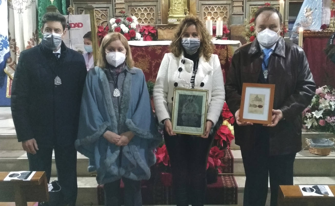 La Asociación Amigos del Patrimonio de Andújar realiza dos donaciones a la Cofradía Matriz de la Virgen de la Cabeza
