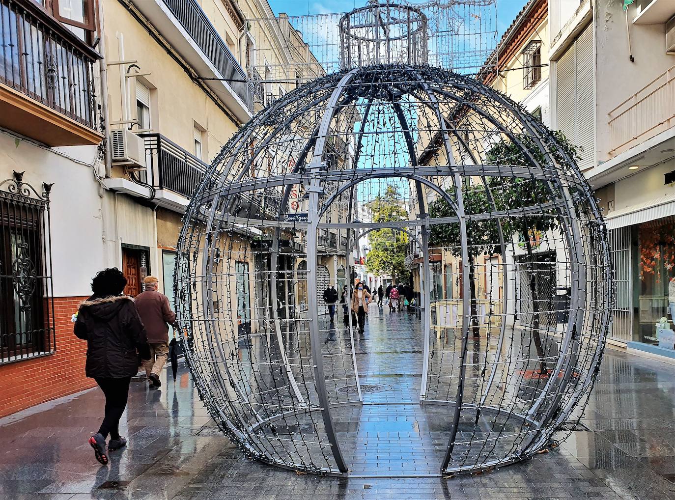 El comercio «salva los muebles» en la Navidad más triste y gris que se recuerda