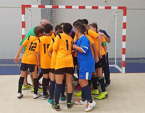 Los equipos cadete y juvenil del Amigos Fútbol Sala de Andújar dedican sus partidos a las personas afectadas por la Covid-19