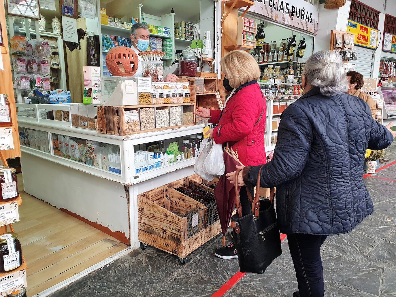 La Plaza de Abatos refuerza su imagen corporativa para atraer a clientes