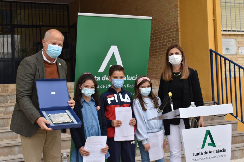 Imbroda subraya en Porcuna el impulso al servicio de comedor en Andalucía con la apuesta por la transformación a cocina in situ