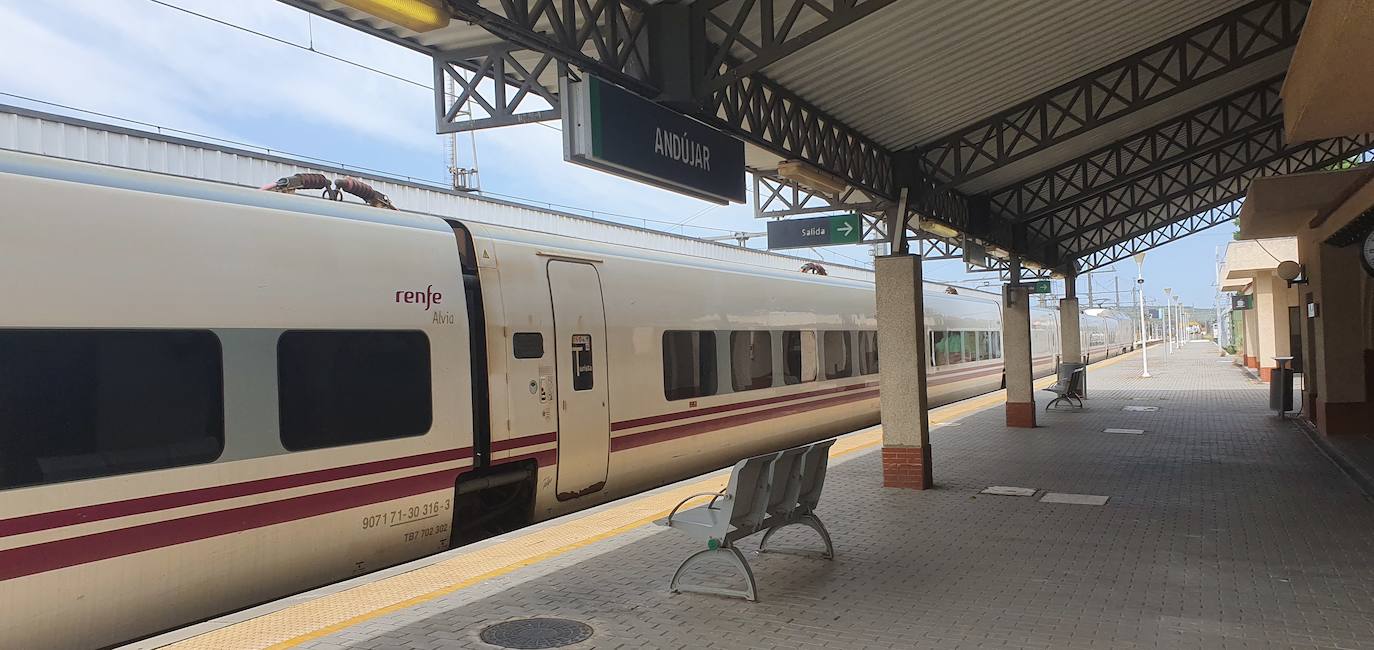 Renfe pone en servicio un centro de atención al cliente presencial en la estación de Andújar