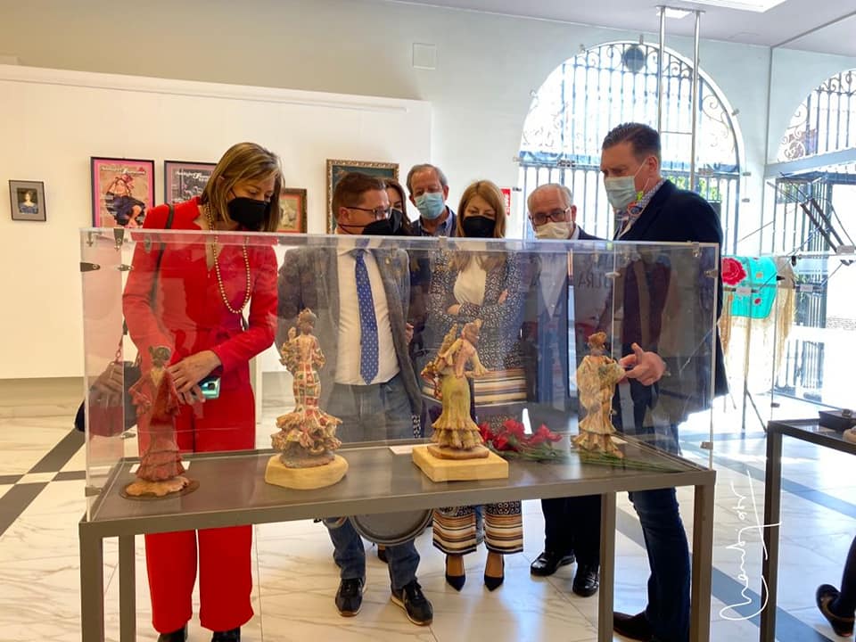 Una muestra enseña el cambio espectacular de Andújar Flamenca