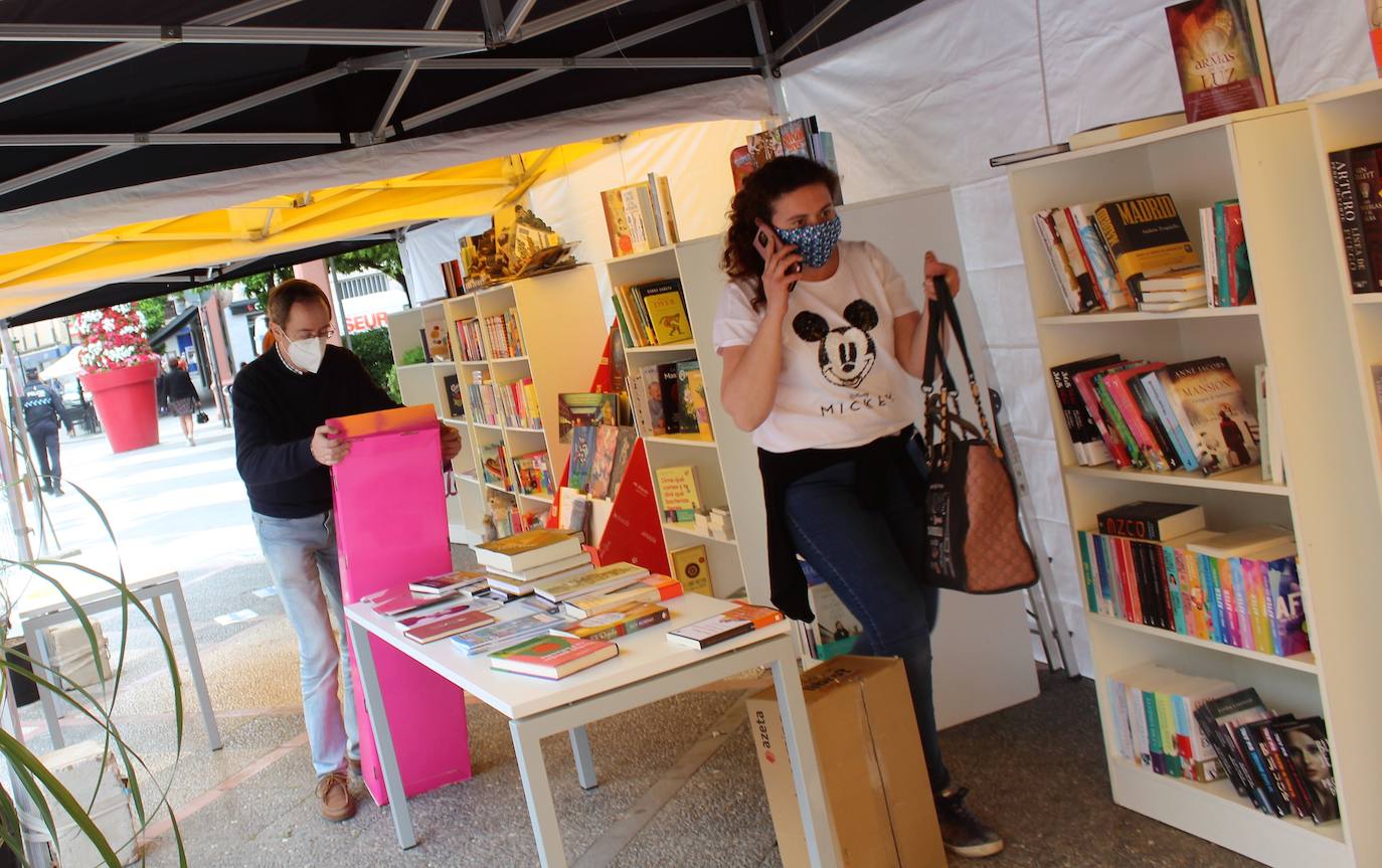 La I Feria Local del Libro acercó ayer la literatura y las librerías a la ciudadanía