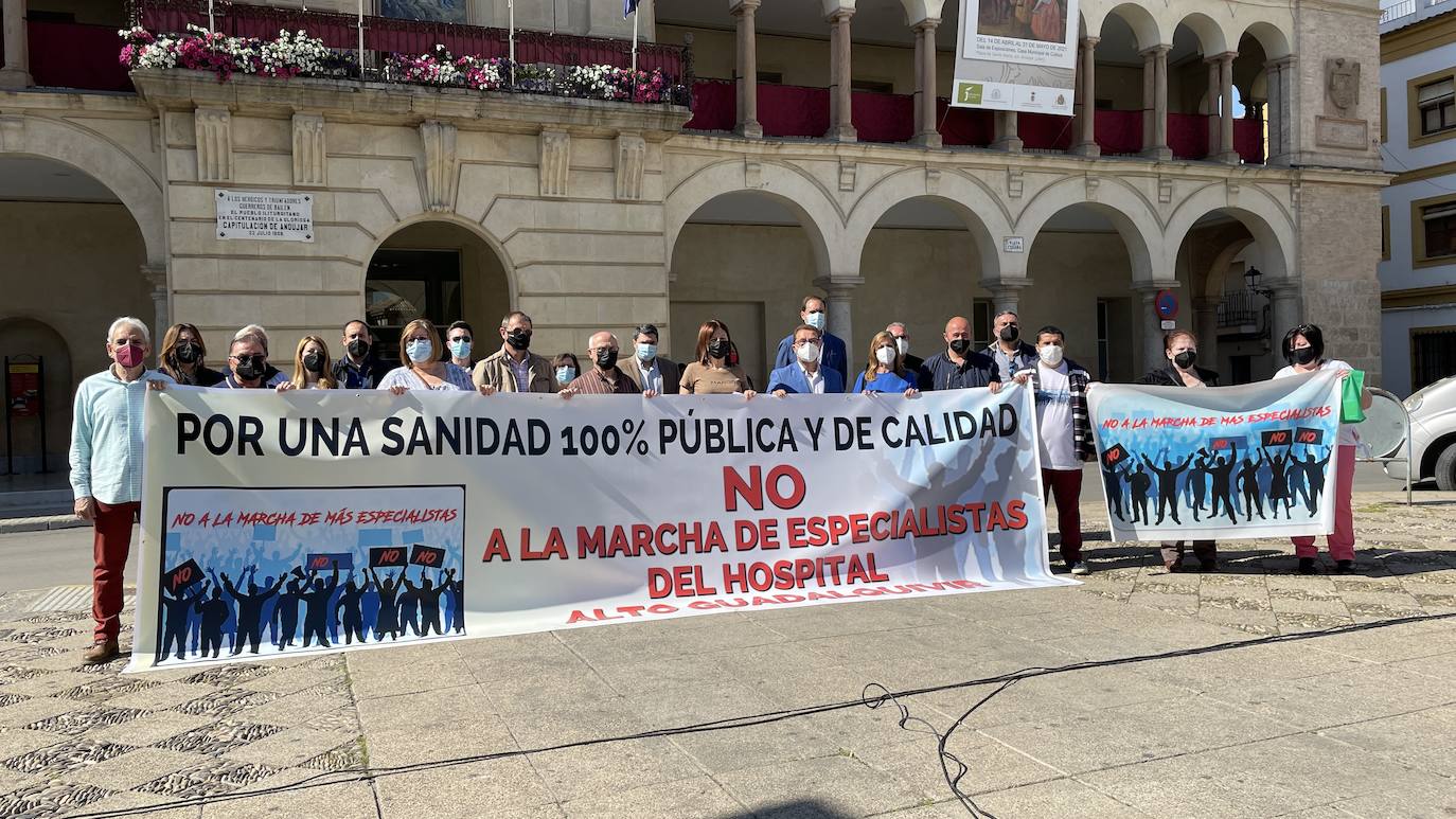 Alcaldes y representantes municipales de la provincia vuelven a denunciar el «desmantelamiento» de los hospitales de las agencias públicas