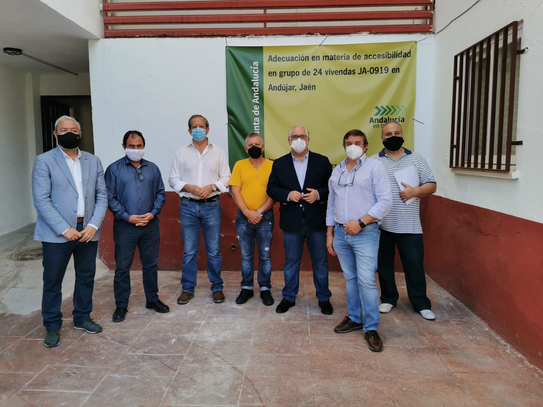A punto de concluir las obras de accesibilidad que ejecuta la Junta en tres grupos de viviendas de Andújar y Fuerte del Rey