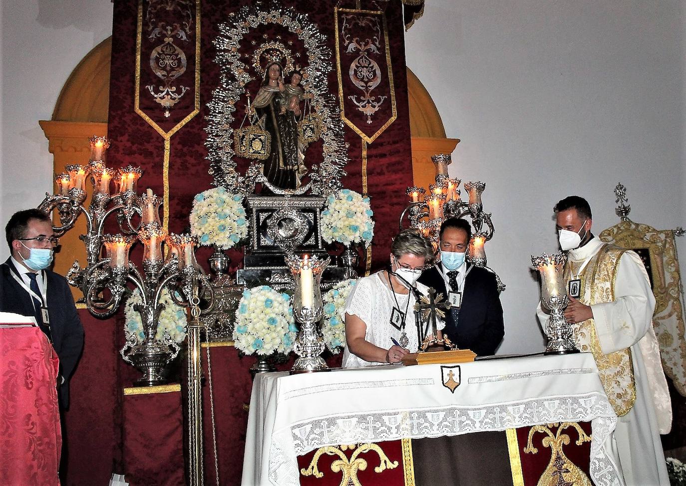 Las cofradías de la Paciencia y la Virgen del Carmen rubrican su hermanamiento para la posteridad
