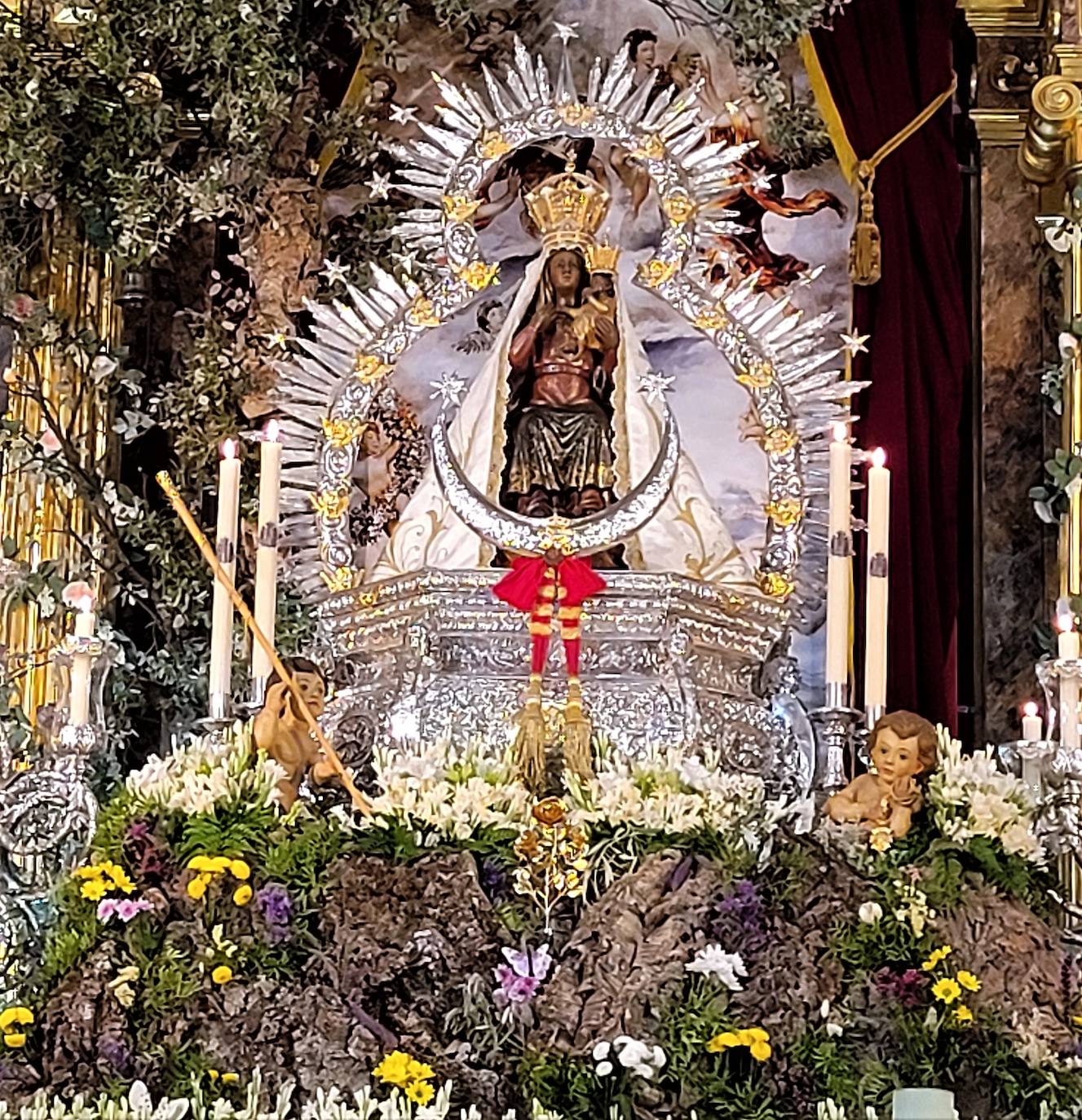 Los fieles, cada vez más cerca de su 'Morenita'