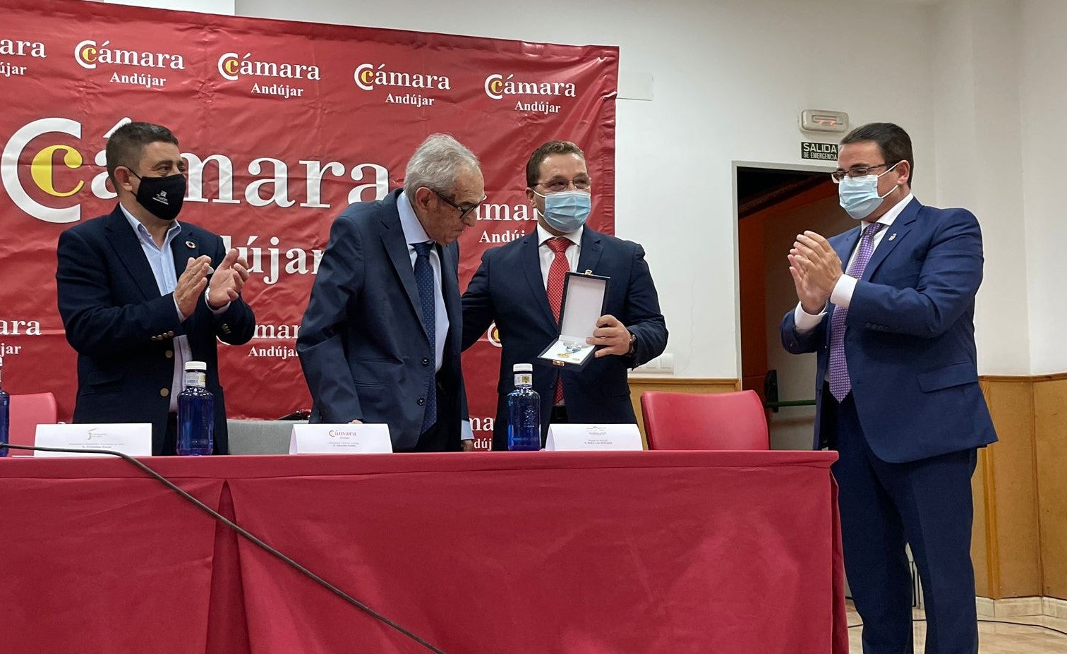 Reyes interviene en el acto de entrega de la Medalla de Oro de la Cámara de Comercio de Andújar a Francisco Huertas