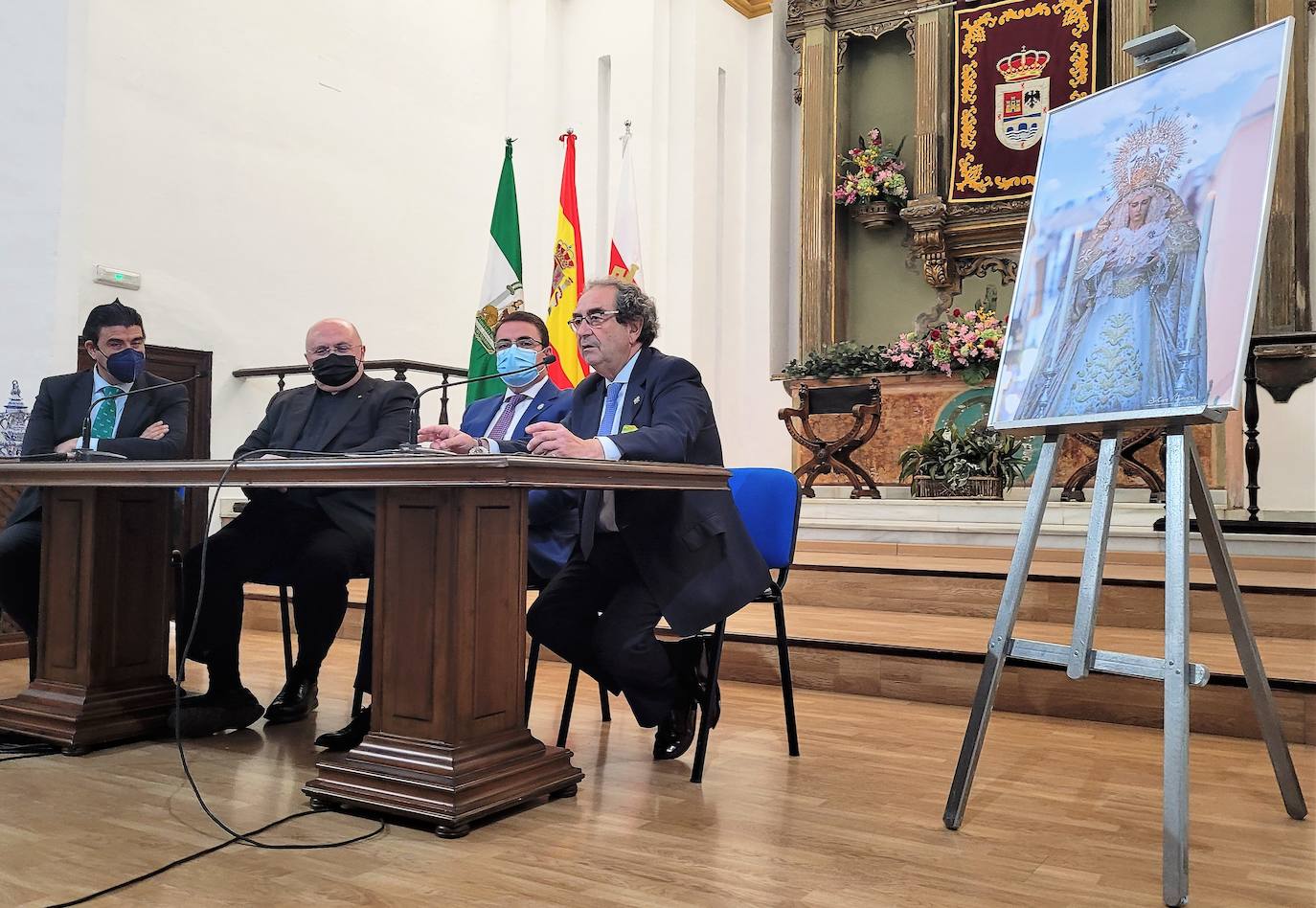 La ciudad muestra su simbiosis con la Semana Santa de Sevilla