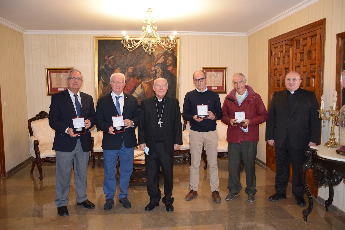 Monseñor Rodríguez Magro concede a la Comisión gestora de la Cofradía Matriz de la Virgen de la Cabeza la Medalla de la Diócesis