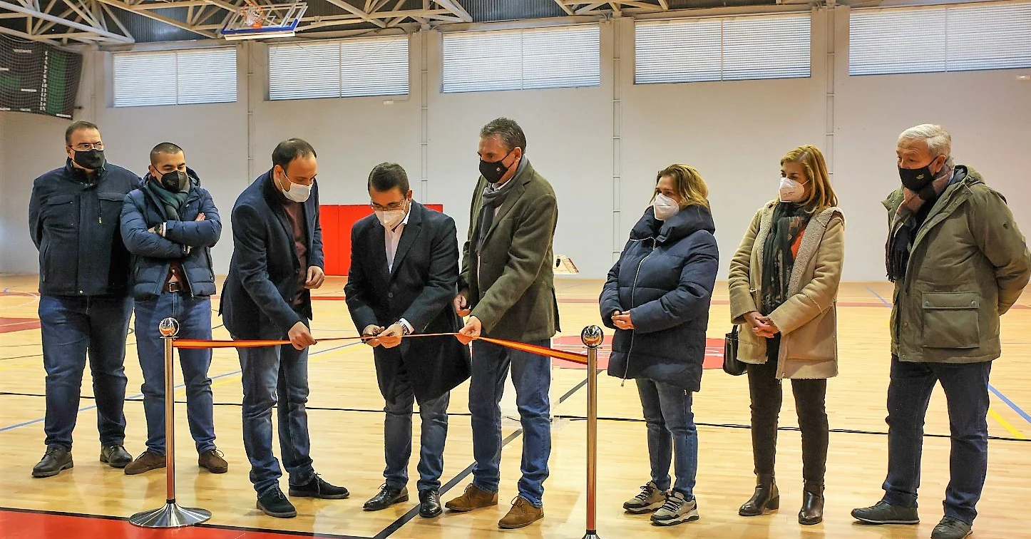 El nuevo parqué del Pabellón Polideportivo Municipal de Andújar supone una inversión de 130.000 euros