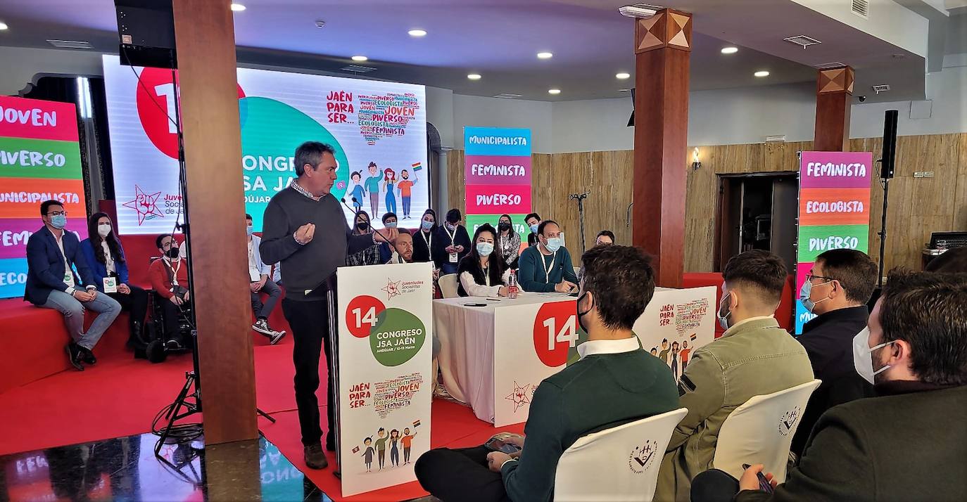 Juan Espadas se compromete en la ciudad a mitigar las «altas tasas» de paro juvenil que asolan a Andalucía