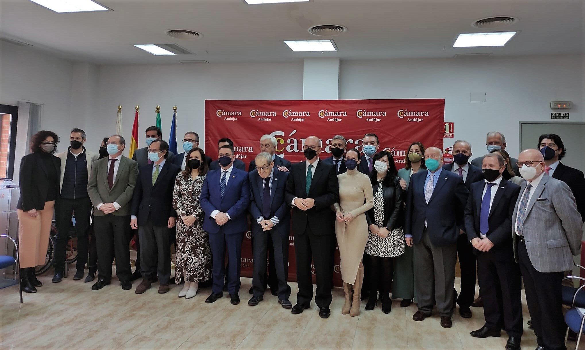 Miembros de las Cámaras de Comercio de Andújar y de la provincia con representantes institucionales de la provincia. 