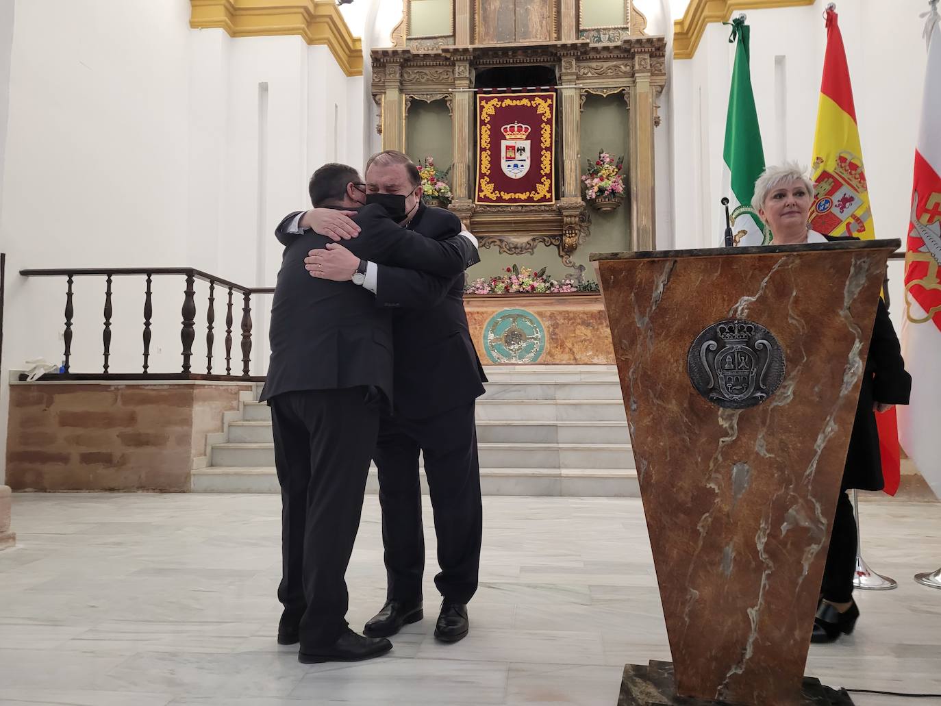 Alfredo Ybarra recibe un caudal de felicitaciones y adhesiones a su nombramiento como 'Romero de Oro'