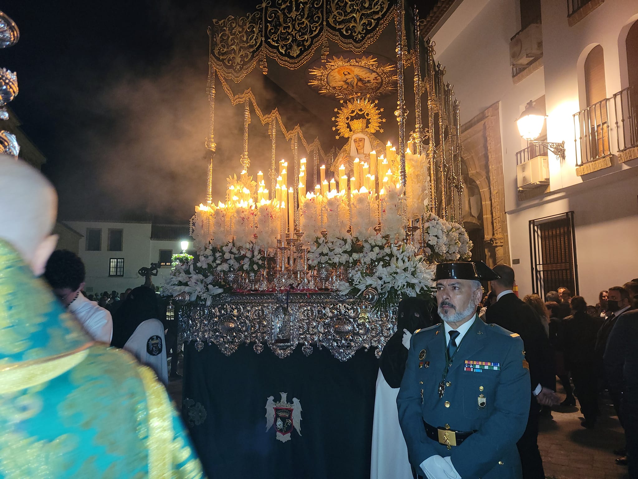 Procesión de la Virgen de la Esperanza por el casco histórico de la ciudad. 