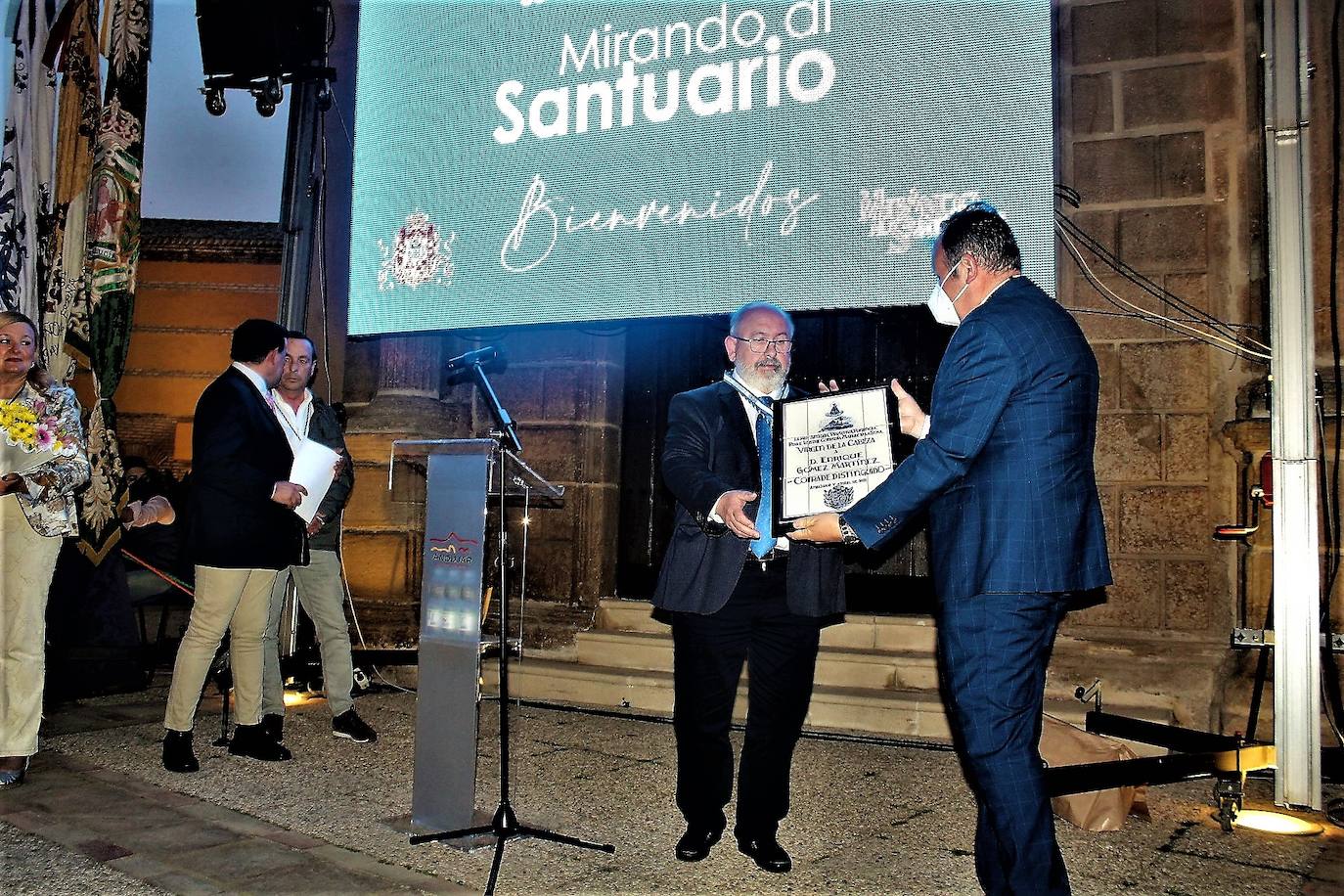 La revista Mirando al Santuario, creada en 1922, y salpicada en varias etapas, se ha convertido en referente de la devoción a 'La Morenita'