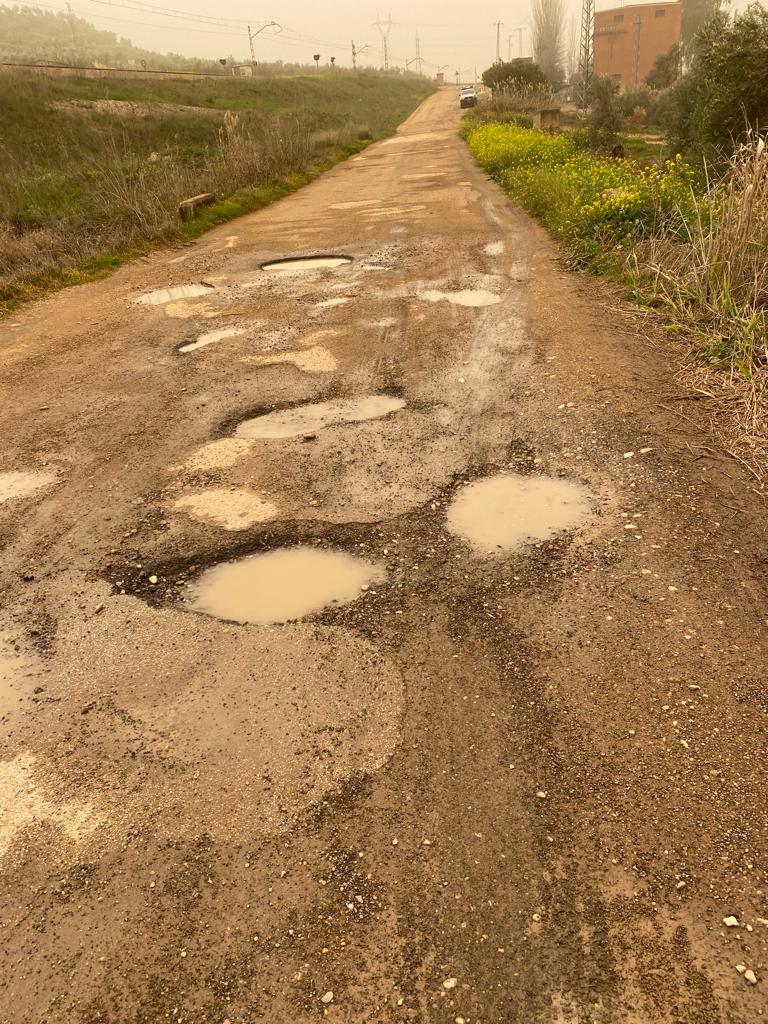 Las lluvias dificultan el tránsito por la vía de Valtodano, a la espera de su arreglo y del convenio