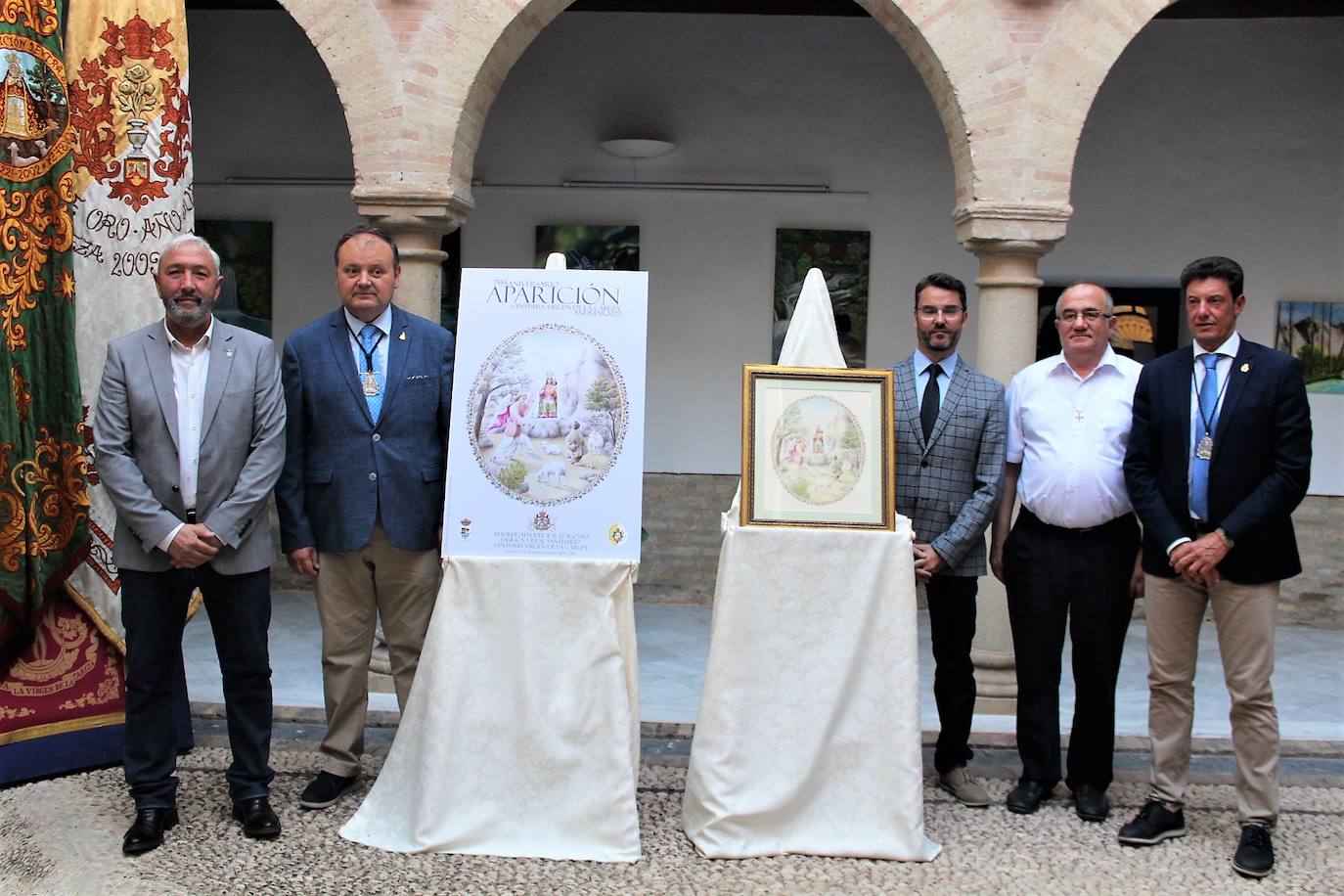 Un cartel de Juan Miguel Justicia (natural de Cabra de Santo Cristo) anuncia el 795 aniversario de la 'Aparición'