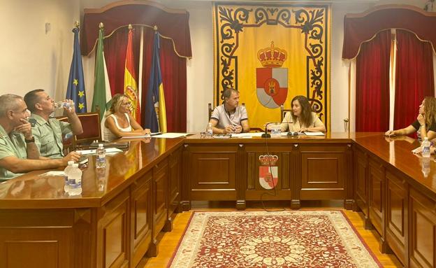 La subdelegada anuncia un refuerzo de Guardia Civil con motivo de la feria de Villanueva de la Reina