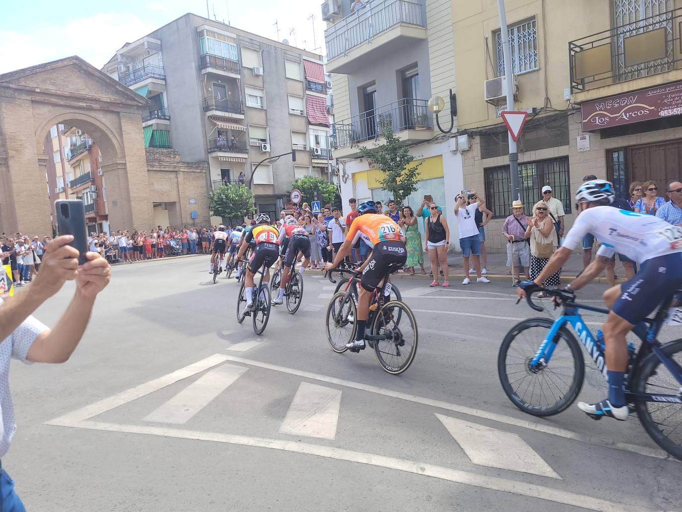 El paso de la Vuelta Ciclista a España levanta una gran expectación en Andújar