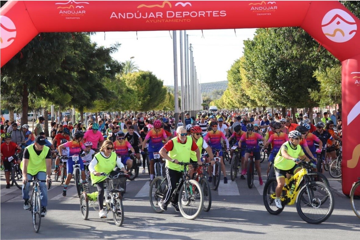 Más de 1.200 personas participan en el Día de la Bicicleta de Andújar