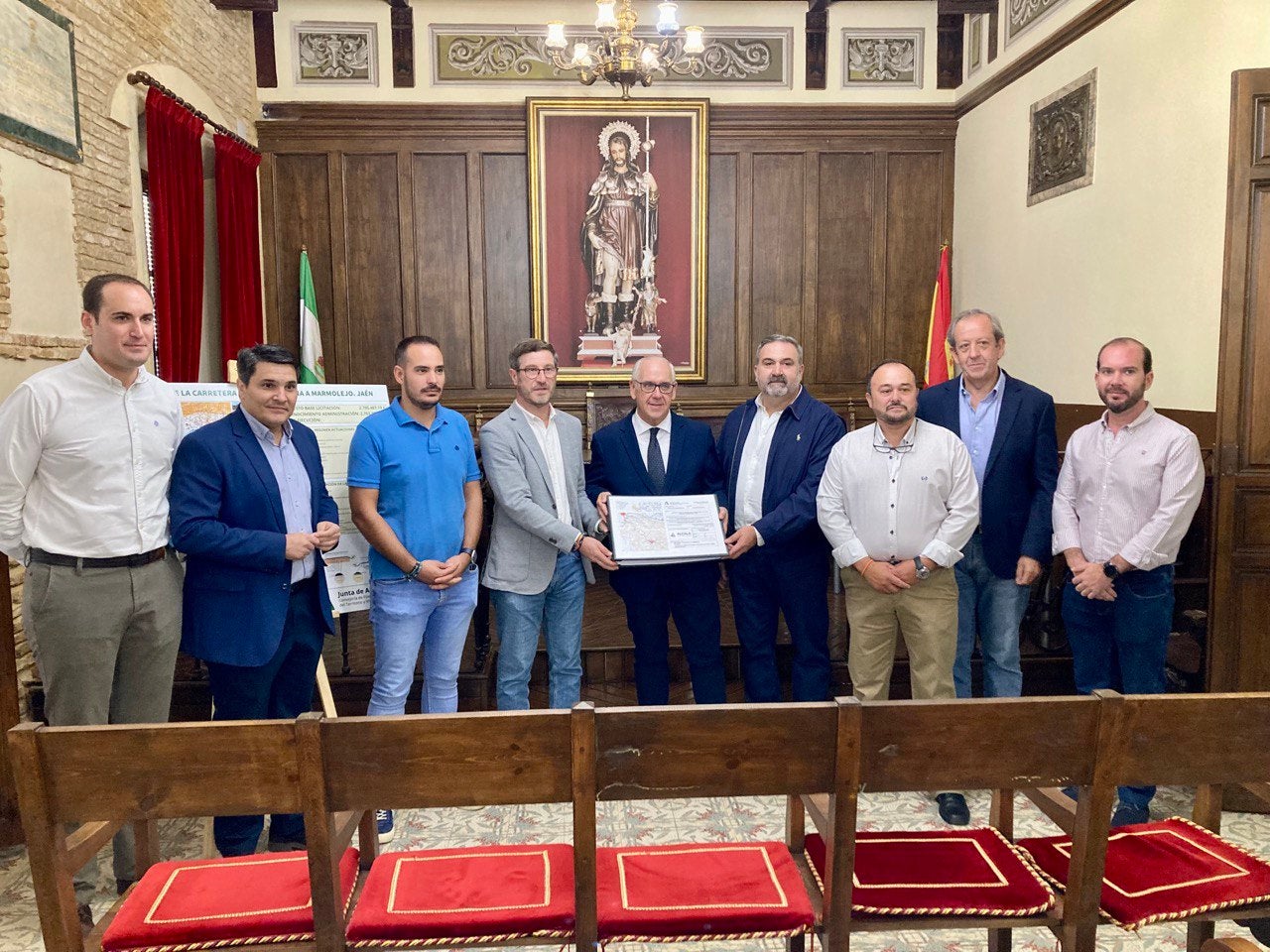 Jesús Estrella presenta a empresarios y alcaldesel proyecto de remodelación integral de la A-6176