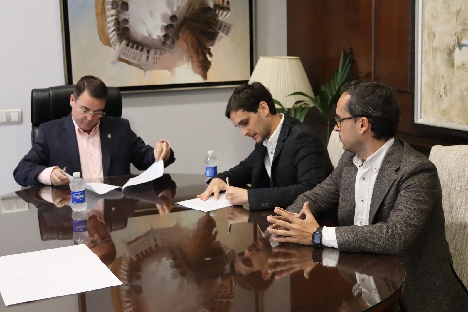 El Ayuntamiento firma un convenio de colaboración con los propietarios de la Casa Elías para la rehabilitación del histórico inmueble