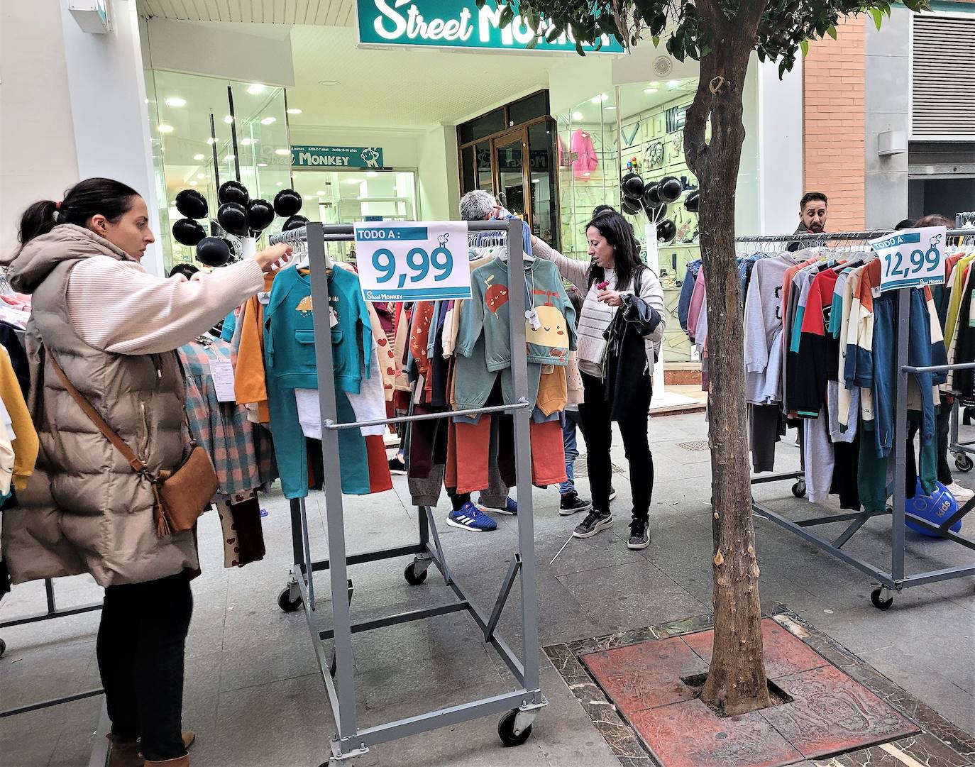 La 'Noche en Blanco del Comercio' estimula las ventas en el día del 'Black Friday'