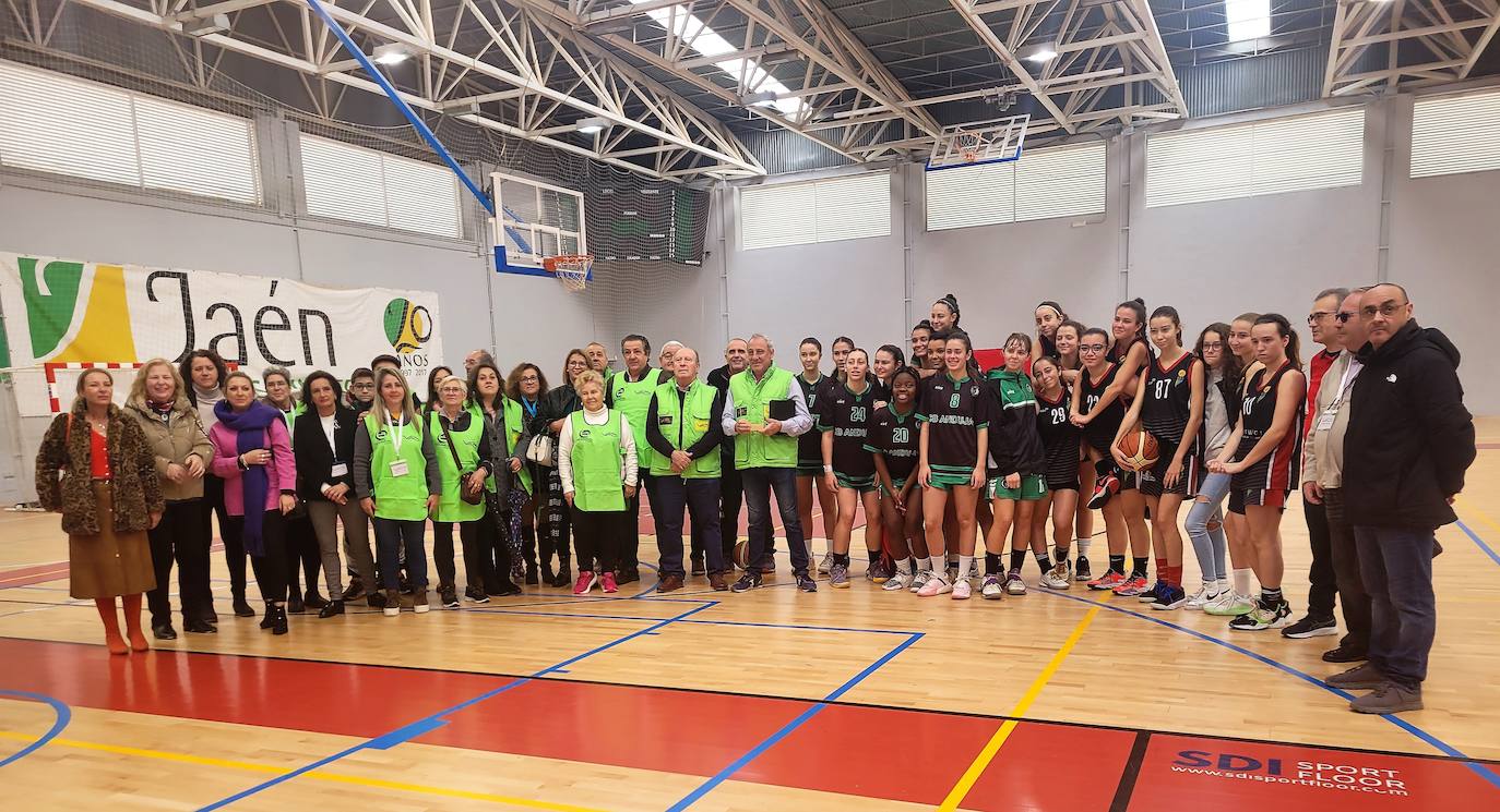 El colectivo humanitario VAS Comarca de Andújar homenajea a Femín Cacho