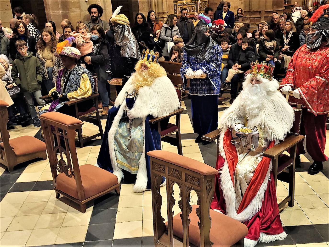 Andújar recobra la magia con la fastuosa cabalgata de Reyes Magos