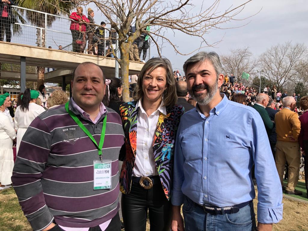 Gran ambiente, diversión y confraternización en la fiesta 'Andaluces Levantaos'