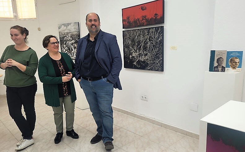 La Biblioteca Antonio Machado de Andújar acoge la exposición 'A Miguel Hernández. Elegía 112/2. Creación contemporánea'