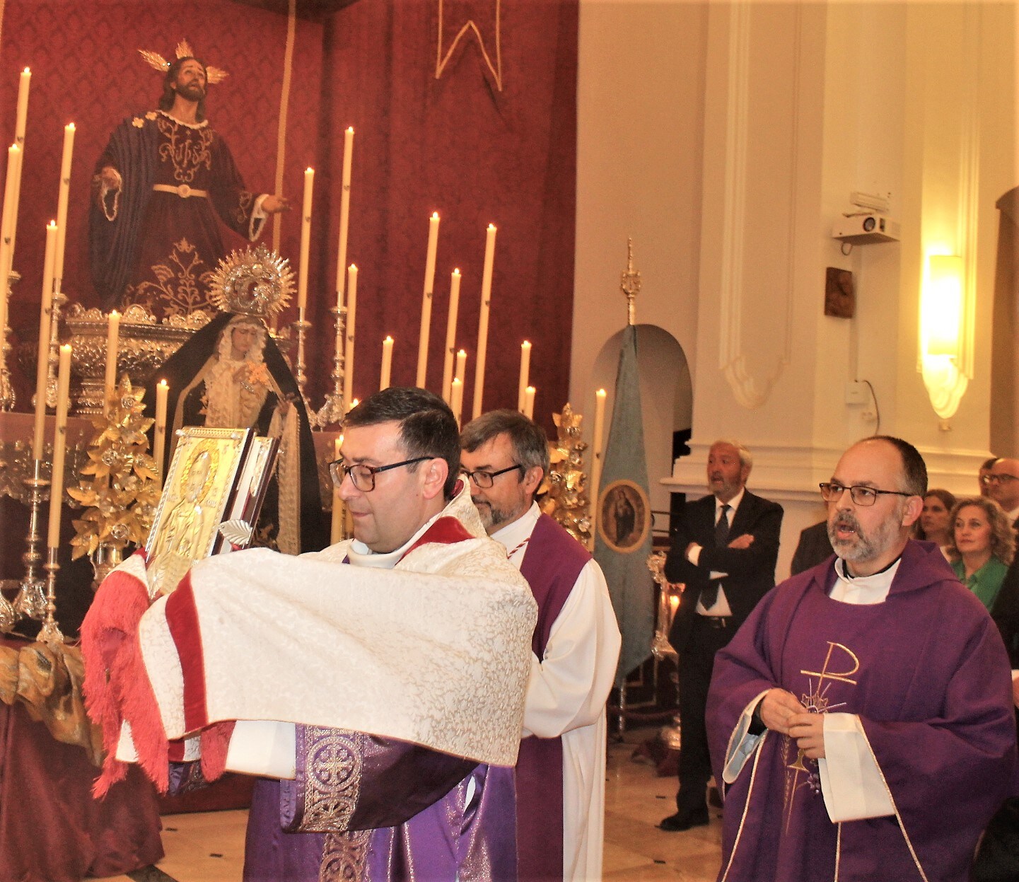 Una misa conmemora el 75 aniversario de la Archicofradía de la Oración en el Huerto