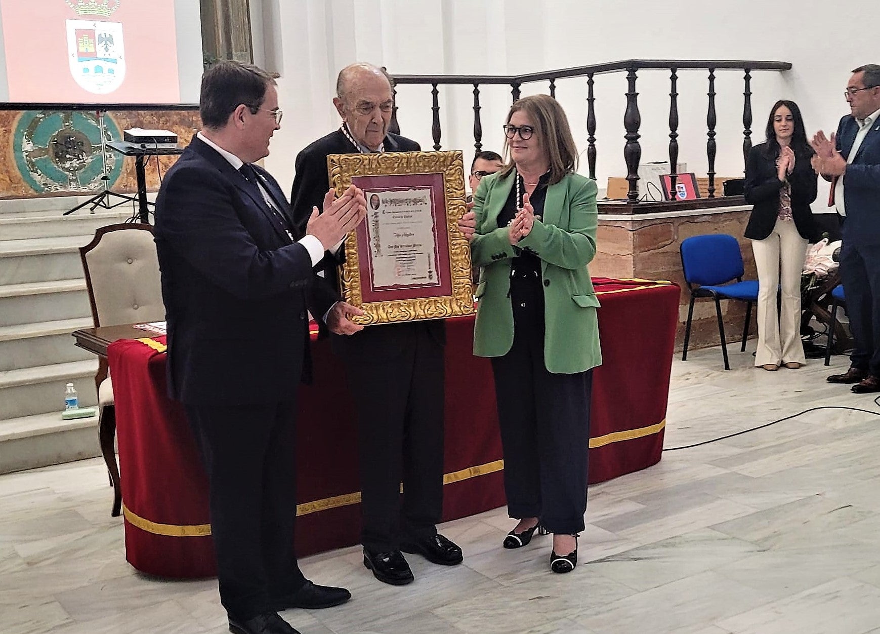 El doctor José Hernández Moreno ya es Hijo Adoptivo de la Ciudad de Andújar