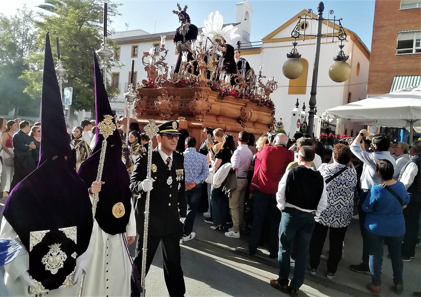 Jesús es sentenciado en Andújar y cae con la cruz a cuestas por Santa María, ante un pueblo que le levantó y le sostuvo