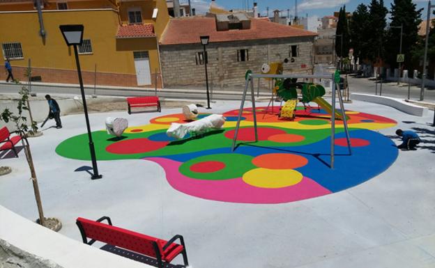 El barrio Francisco de Velasco de Baza parque infantil