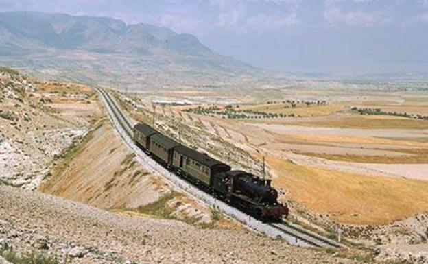 Reabrir la línea férrea que uniría Guadix, Baza y Lorca tendría un coste de 872,7 millones