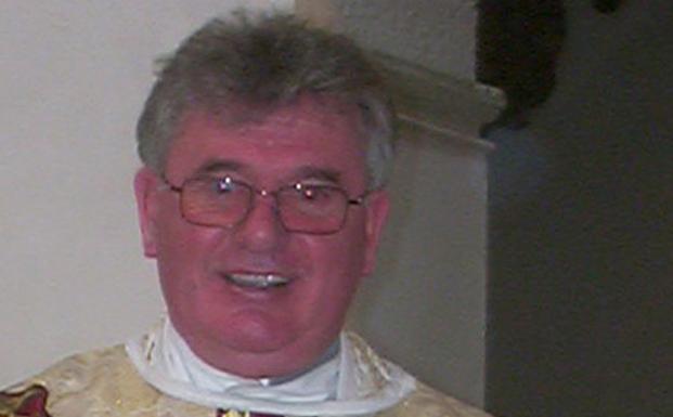 Fallece el sacerdote Brian Stenson, quien fuera párroco de Santiago en Baza