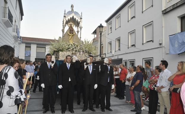 3.000 personas acompañan a la Virgen de la Piedad el día de su festividad